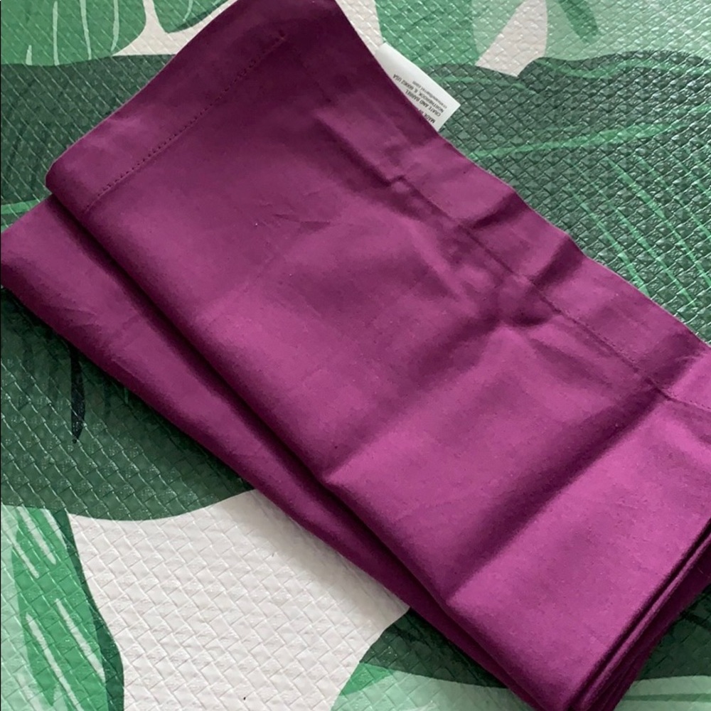 Elegant Violet 🇺🇸Crate & Barrel Violet cloth napkins
